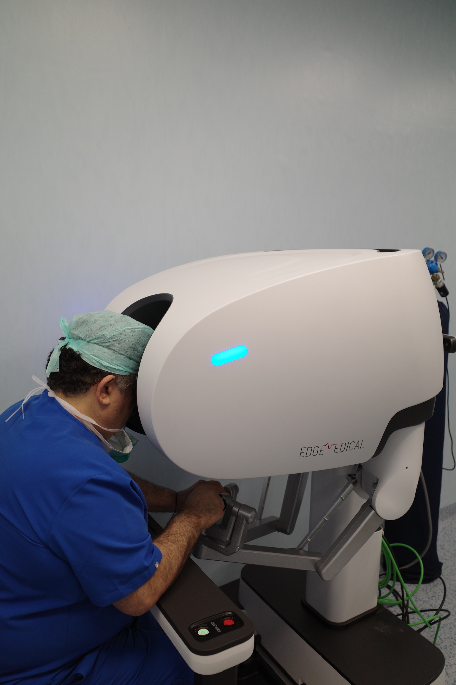 Professor Mkrtich Mosoian performing surgery